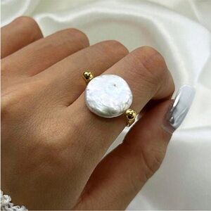 Free People Elegant Natural Freshwater Pearl Moon Shaped Rotatable Design Ring